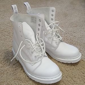 Dr. Martens Mono 1460 PASCAL, white 8-eye boot
